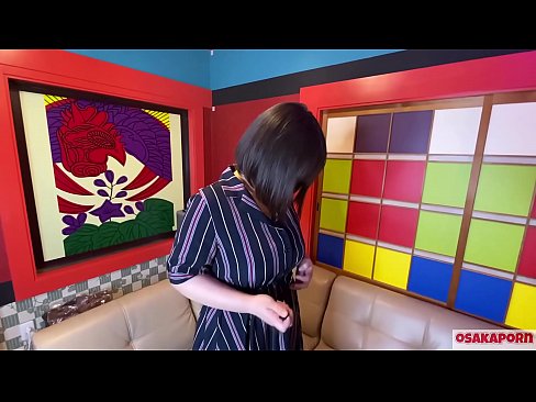 ❤️ Japonská kráska s veľkými prsiami masturbuje so sexuálnymi hračkami a má orgazmus. V rozhovore hovorí o svojich skúsenostiach so šukaním. Obrovské kozy a chlpatá kundička hlasno stonajú. Osakaporn ❤️ Porno fb na nás